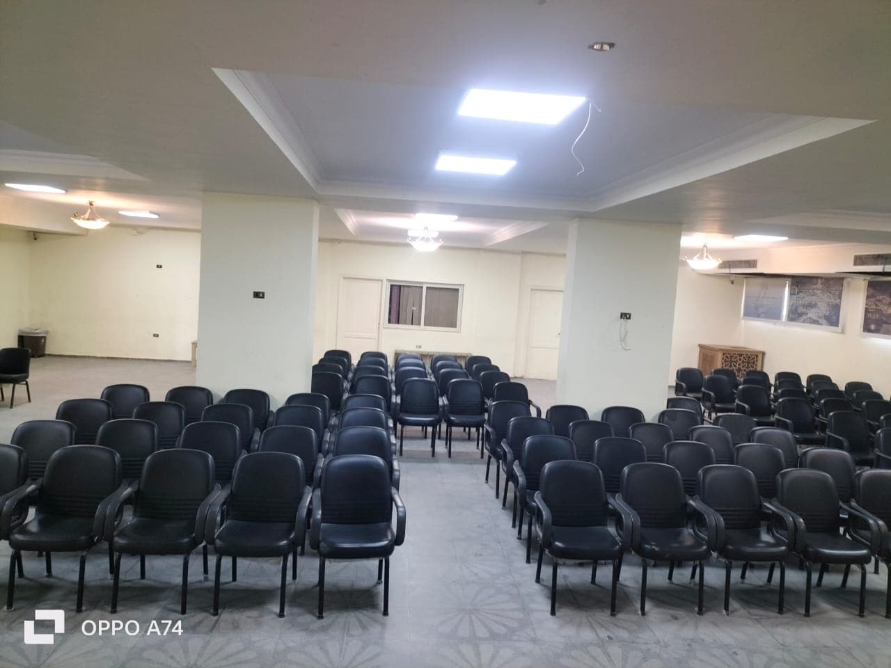 قاعة مؤتمرات مجهزة